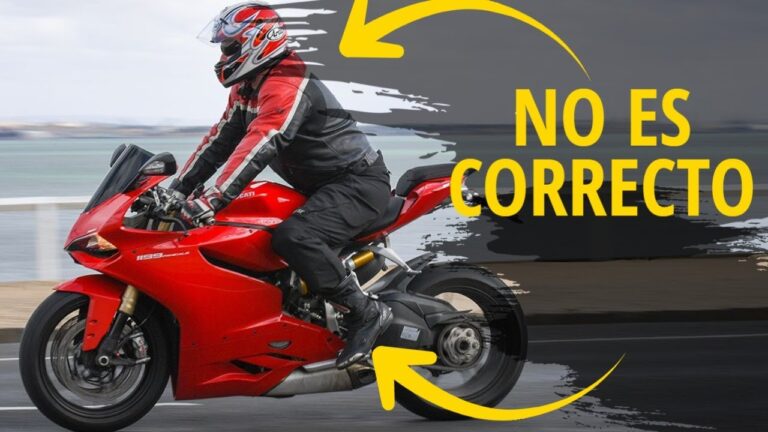 en las motocicletas la postura del conductor ha de ser