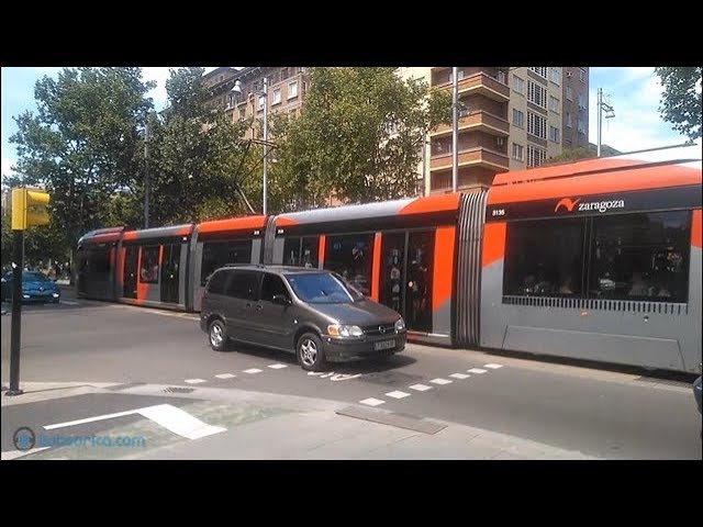 es obligatorio adelantar al tranvia por la derecha