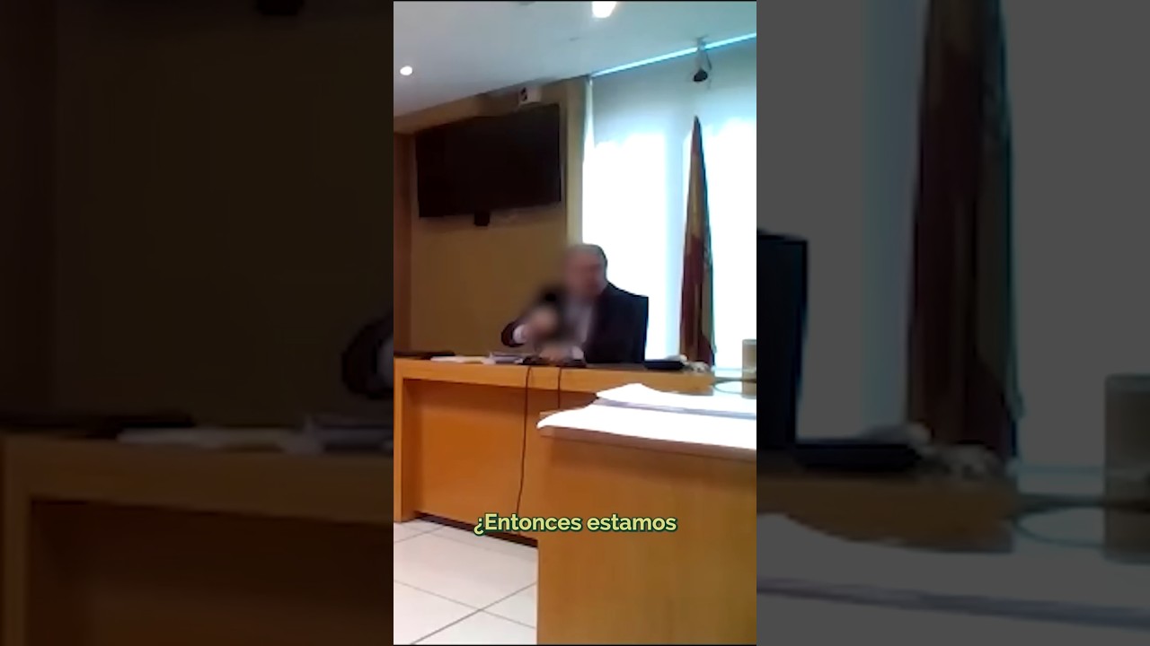 gorro pequeño que pueden llevar jueces y abogados