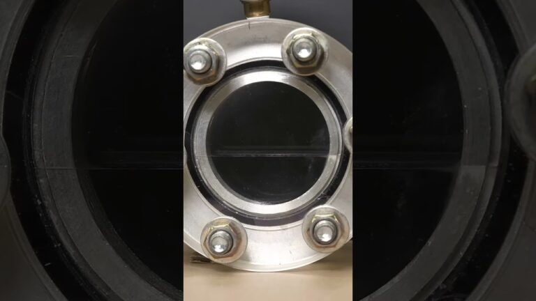 mantenerse en un líquido o suspendido en un gas