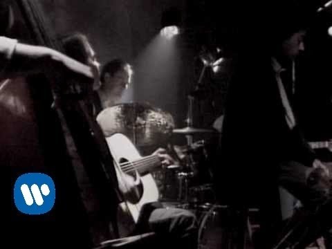 me vuelvo vulgar al bajarme de cada escenario