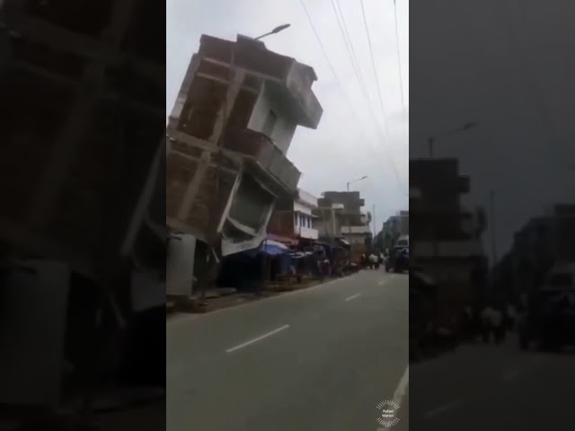 parte de un edificio situada entre los cimientos