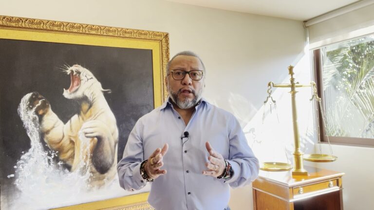 persona que presta dinero con intereses muy altos