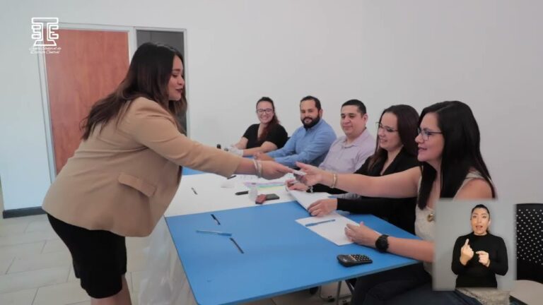 que hace el presidente de la mesa electoral